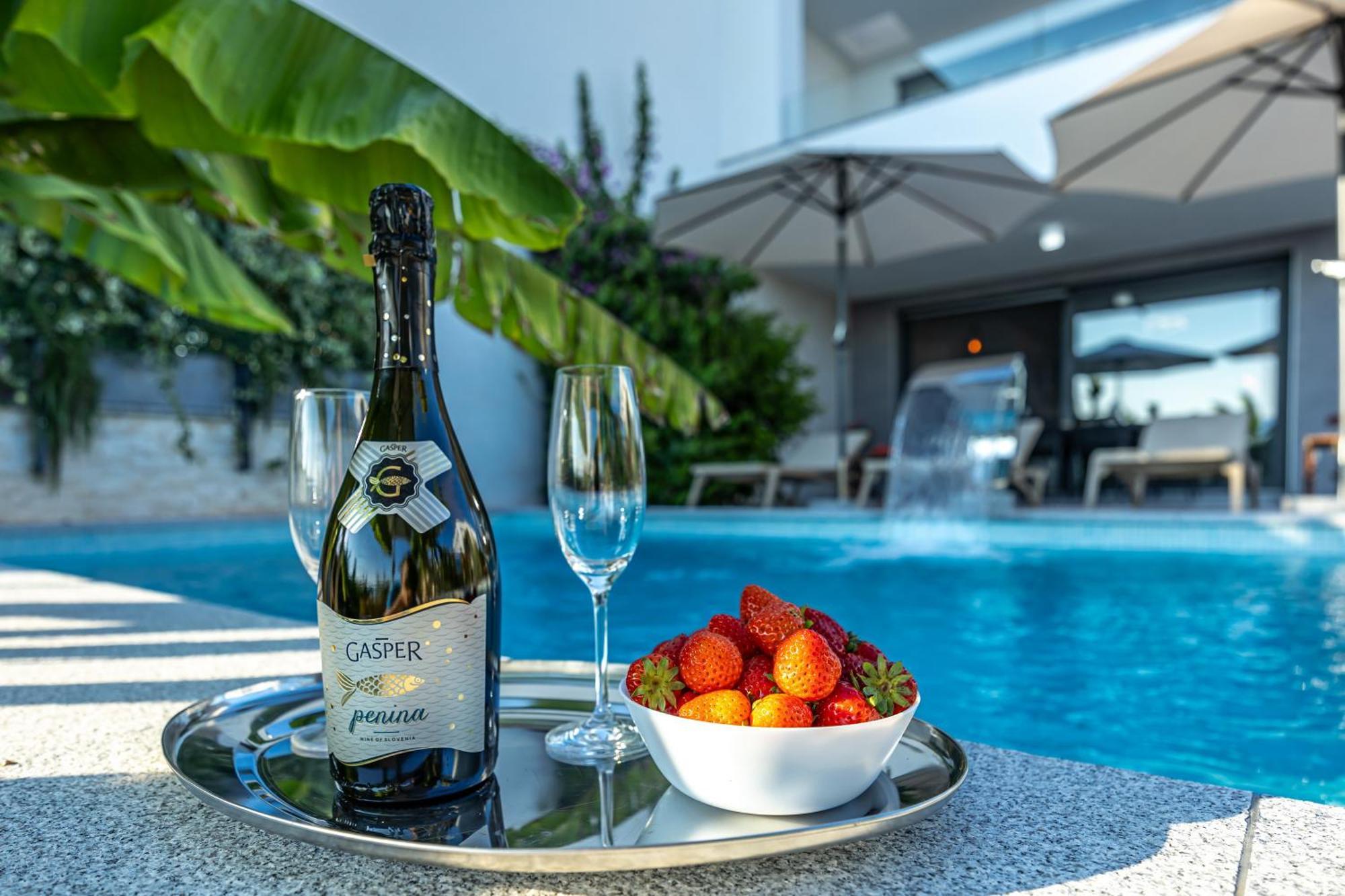 Luxury Villas White Sails Pinezići Εξωτερικό φωτογραφία